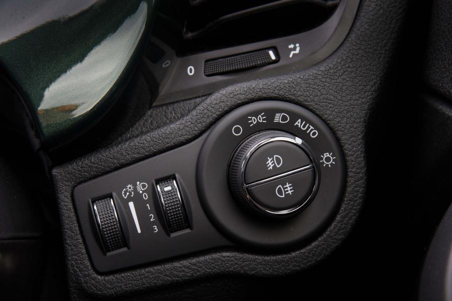 Детали интерьера Fiat 500X Cross (334) 2018 года  (UK) (фото 40 из 47)